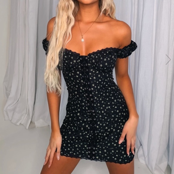 Tiger Mist Dresses & Skirts - Tiger Mist Floral Dress